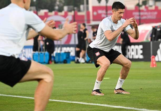 球速体育APP-【解码波兰】实力有限战术摇摆，莱万多了帮手不足喜