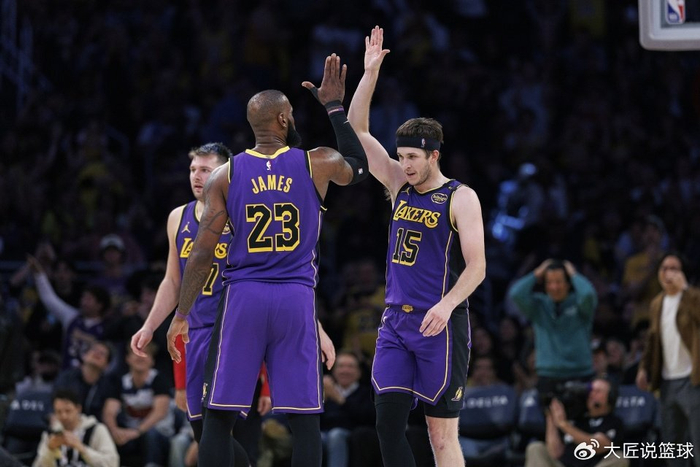 球速-3首轮追字母+2.4亿续小里！队记曝湖人计划 詹姆斯时代真要结束了|吉安尼斯·安特托孔波|里夫斯|紫金军团|东契奇|洛杉矶湖人队_新浪体育_新浪新闻